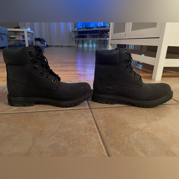 S.O.L.D.   WOMEN'S TIMBERLAND PREMIUM 6-INCH WATERPROOF BOOTS - Picture 6 of 9